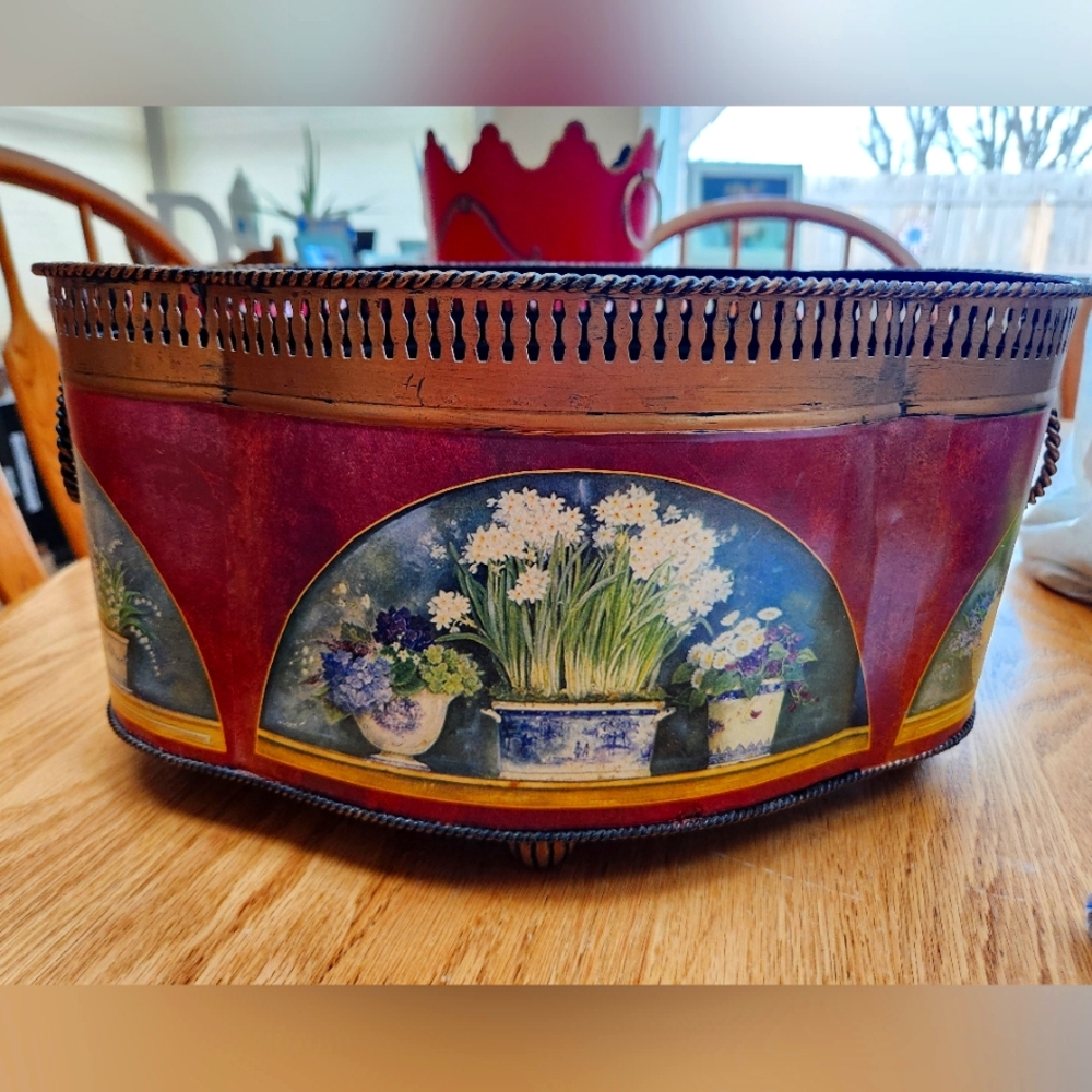 Vintage French Tole Cache Pot. Made in Italy by Gherardo Degli Albizzi.